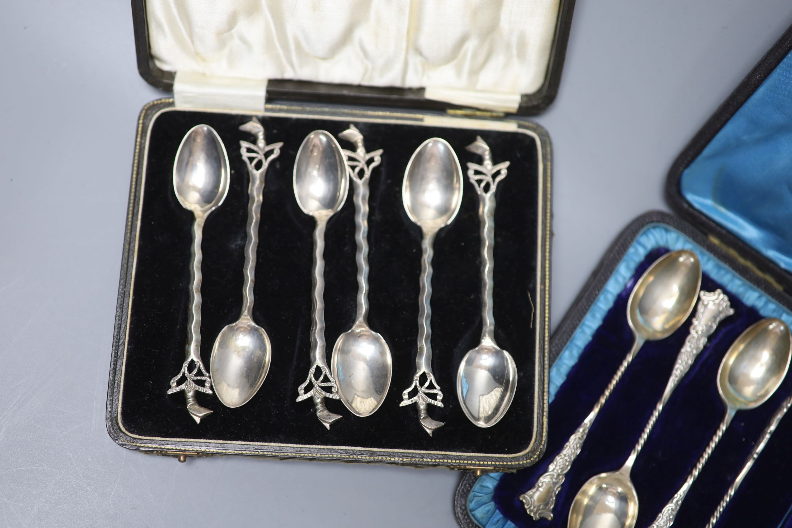 A Victorian cased set of six silver teaspoons with tongs, London, 1897 and a cased set of six white metal teaspoons.